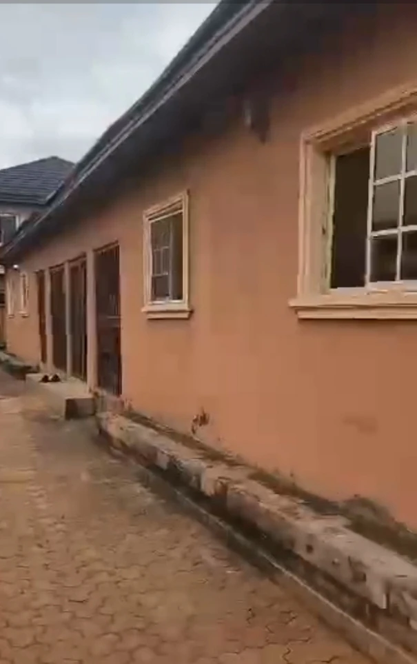 4 Bedroom Flat for Sale in Opposite rail oil by summit road, Delta - Image 1