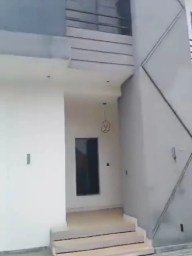 Duplex for Sale in Okpanam road by black gate, Delta cover picture