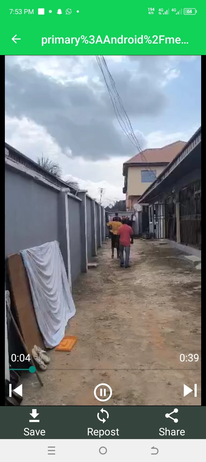 2 Bedroom Flat for Sale in Behind Hampton Okpanam road..2 units of 2 bedrooms 1 unit spacoiius bedsitter tittle CFO, Delta cover picture