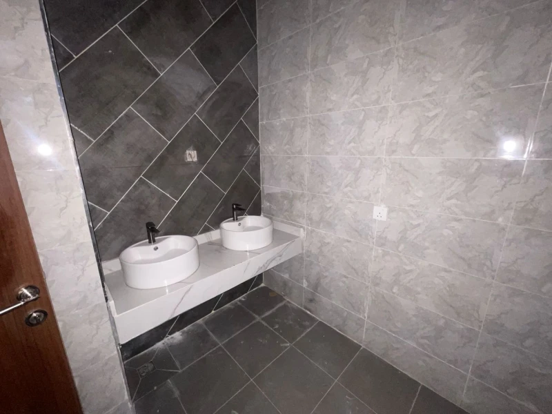 Plaza for Lease in Wuse ZONE 4, FCT - Image 4