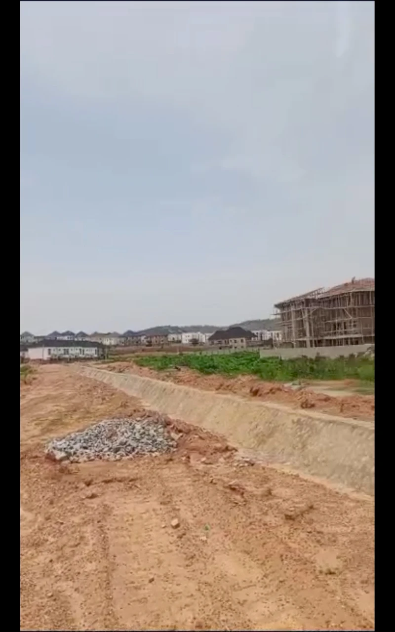 Land for Sale in Life camp/gwarinpa, FCT - Image 3
