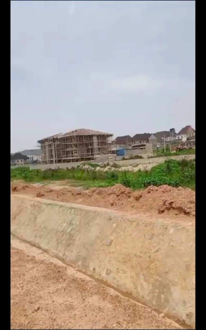 Land for Sale in Life camp/gwarinpa, FCT - Image 1
