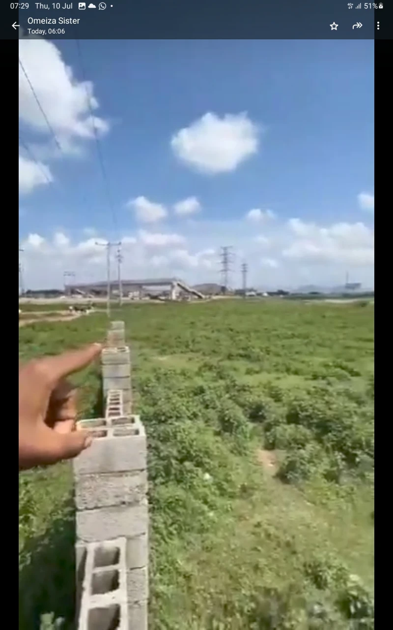 Land for Sale in Airport Road, beside Aco Pedestrian bridge, Abuja, FCT - Image 4