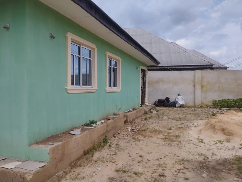 3 Bedroom Flat for Sale in Idu Uruan by the road side close to Local Government Headquarters, Akwa Ibom - Image 1