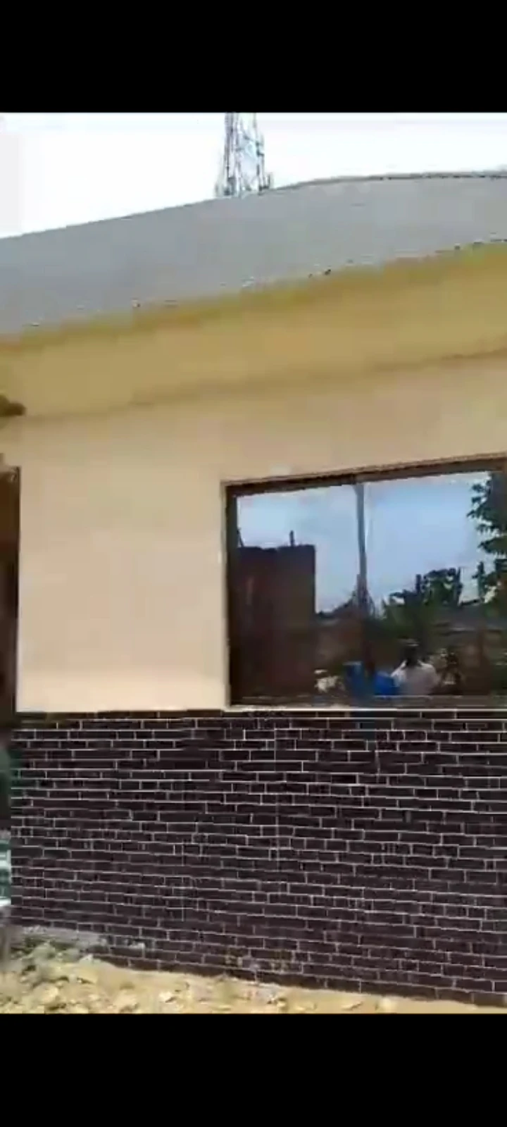 2 Bedroom Flat for Sale in Oron Road, Akwa Ibom - Image 1