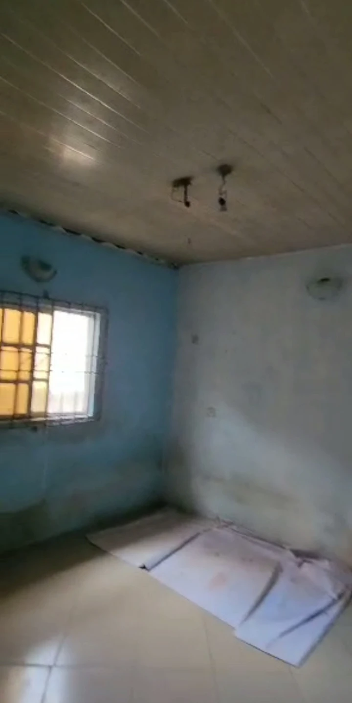 1 Bedroom Flat for Sale in Jeddo, Delta - Image 2
