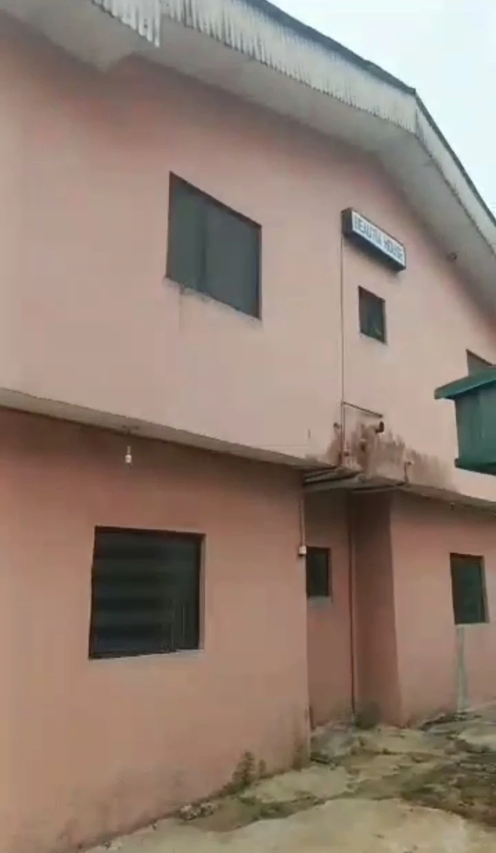 2 Bedroom Flat for Sale in Jakpa road, Delta - Image 3