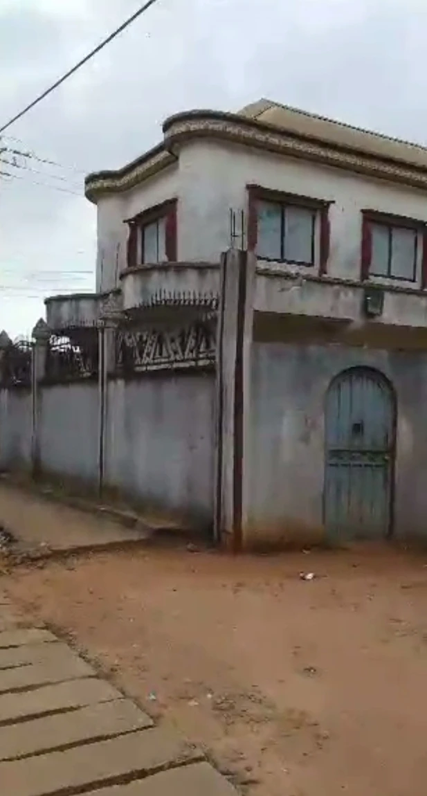 4 Bedroom Flat for Sale in Uwa off third East circular road Benin, Edo - Image 1