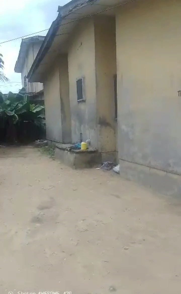 Bungalow for Sale in Commissioner road, Delta - Image 2