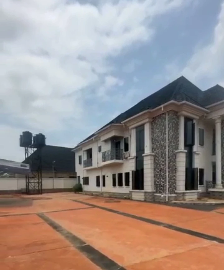 Duplex for Sale in Okhouromi, Edo - Image 1