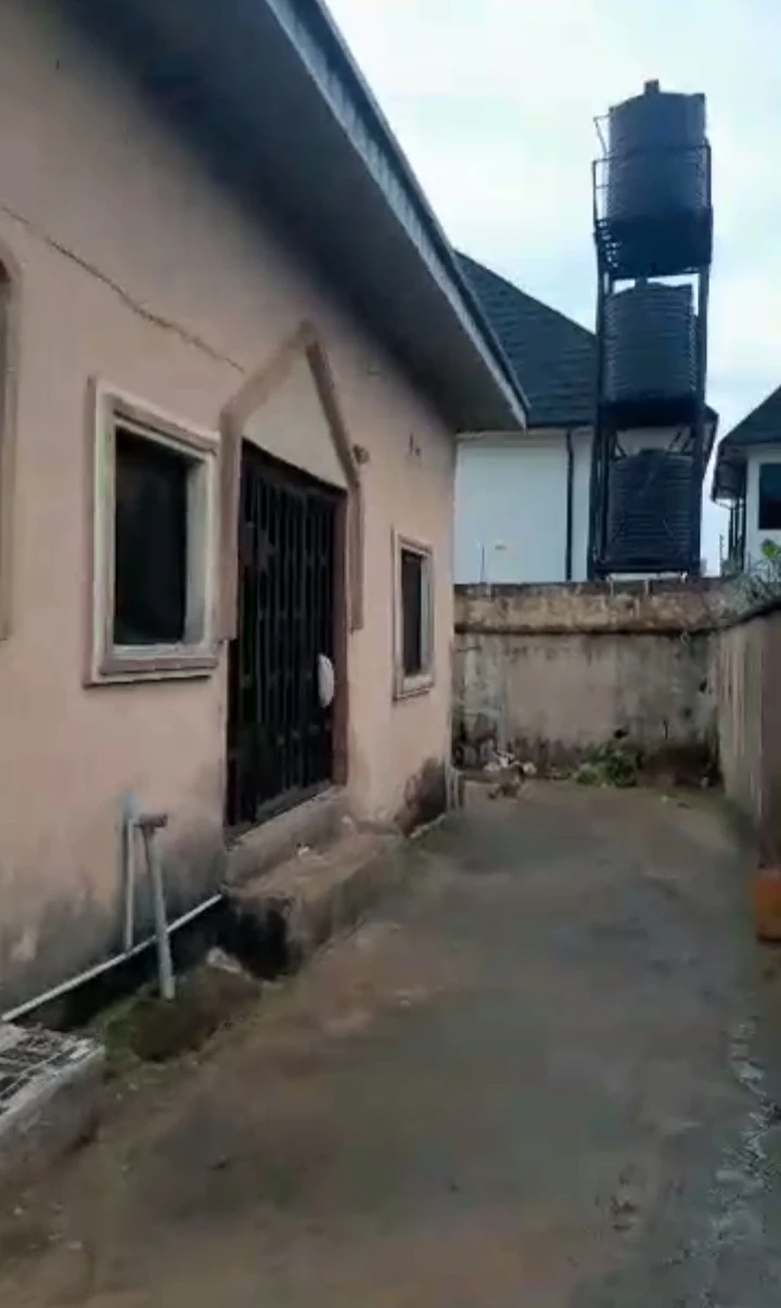 Bungalow for Sale in Off Limit road, Edo - Image 2