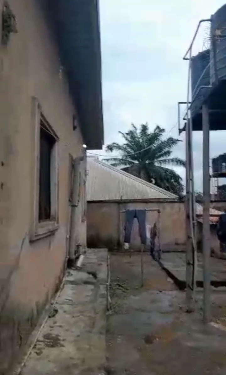 Bungalow for Sale in Off Limit road, Edo - Image 4