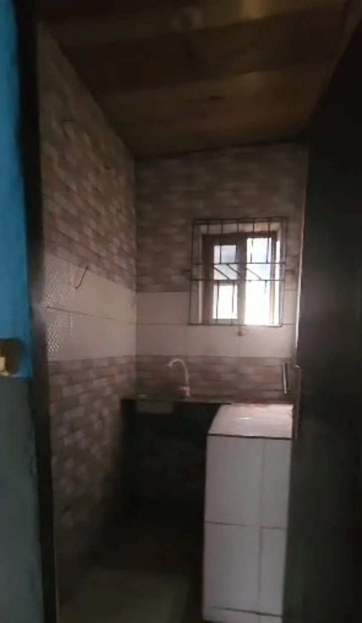 1 Bedroom Flat for Rent in Jeddo, Delta - Image 2