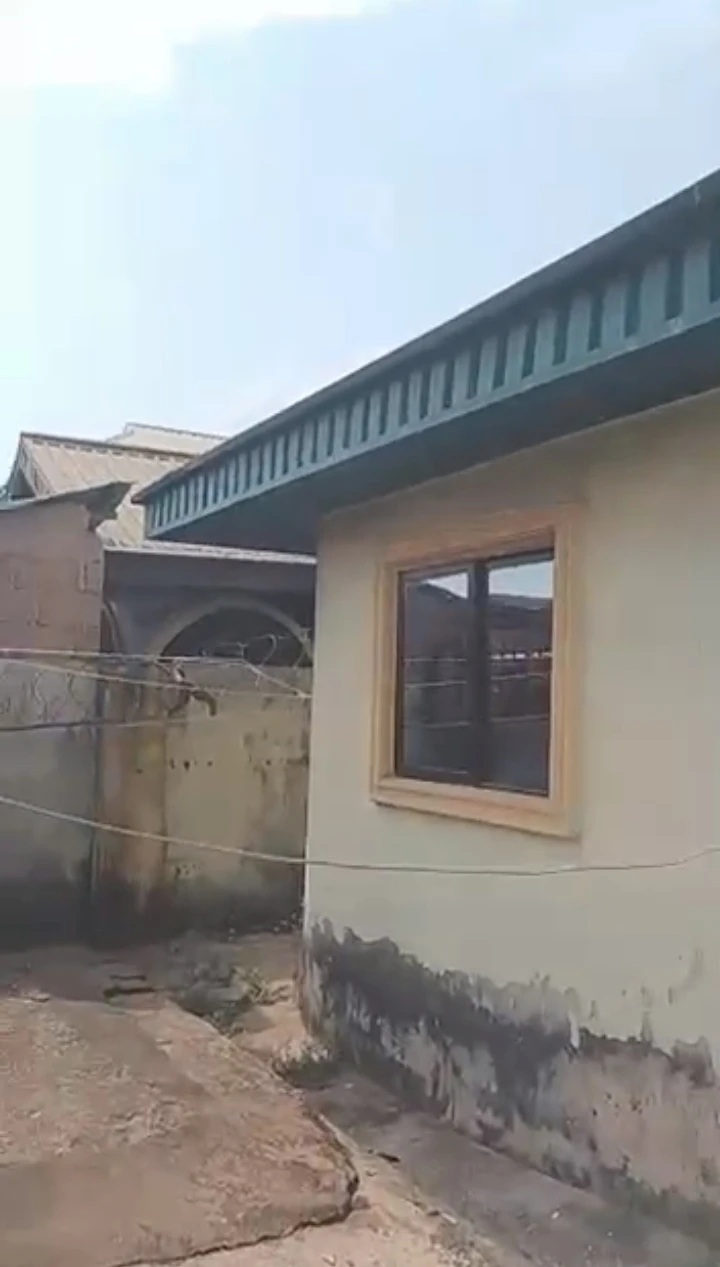 3 Bedroom Flat for Sale in Aduwawa Benin city, Edo - Image 2