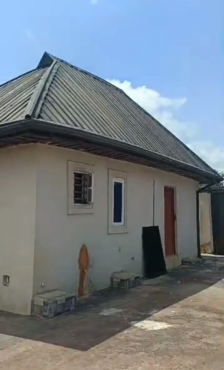 Bungalow for Sale in Uhie sapele road, Edo - Image 1