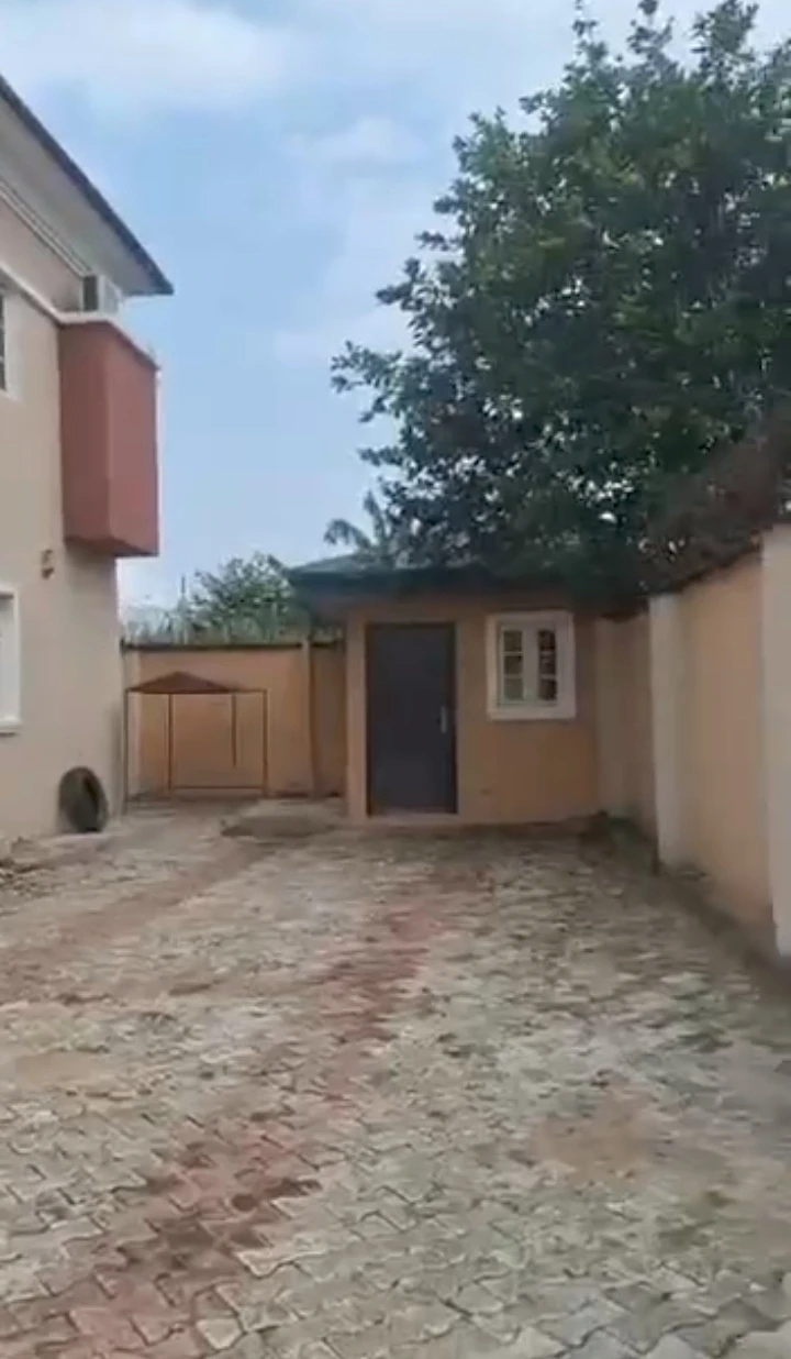 Duplex for Sale in Ugbor GRA, Edo - Image 2