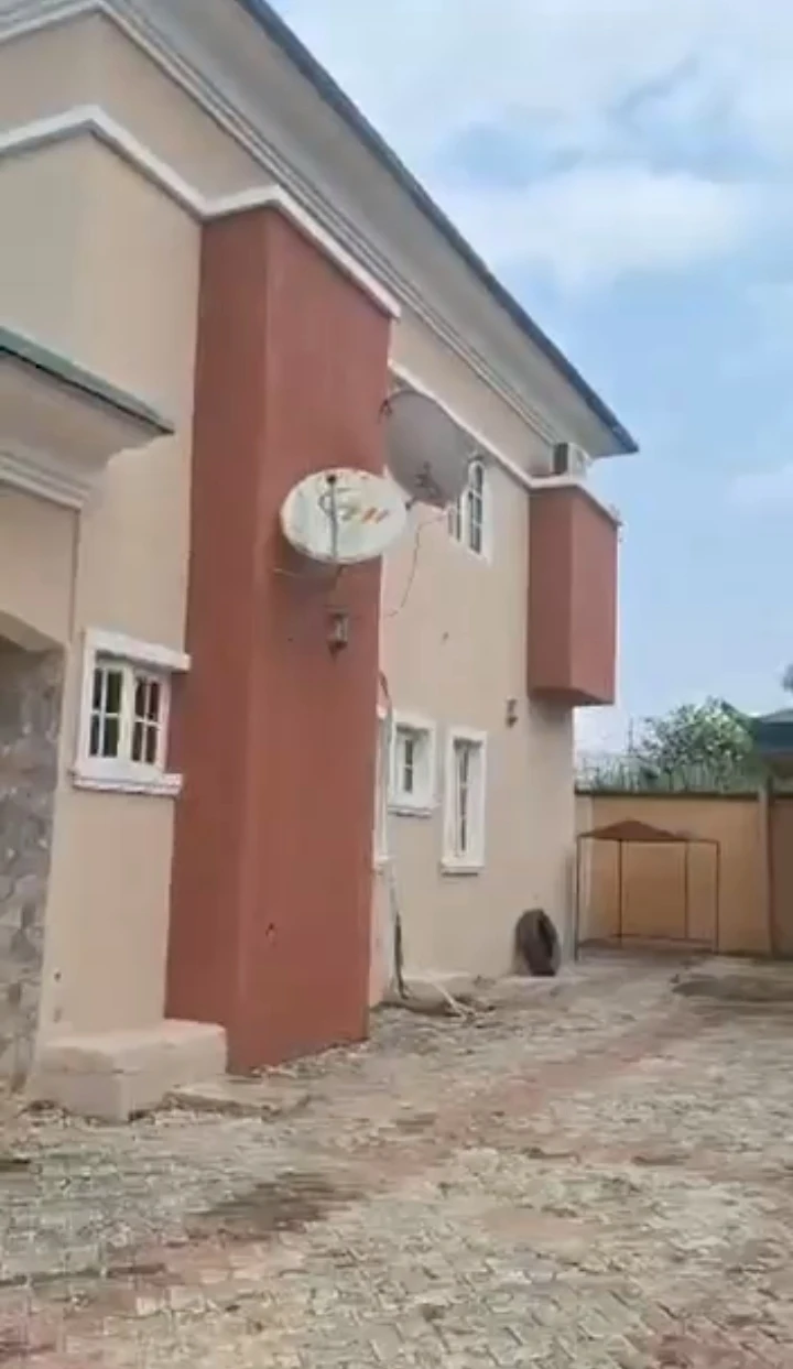 Duplex for Sale in Ugbor GRA, Edo - Image 1
