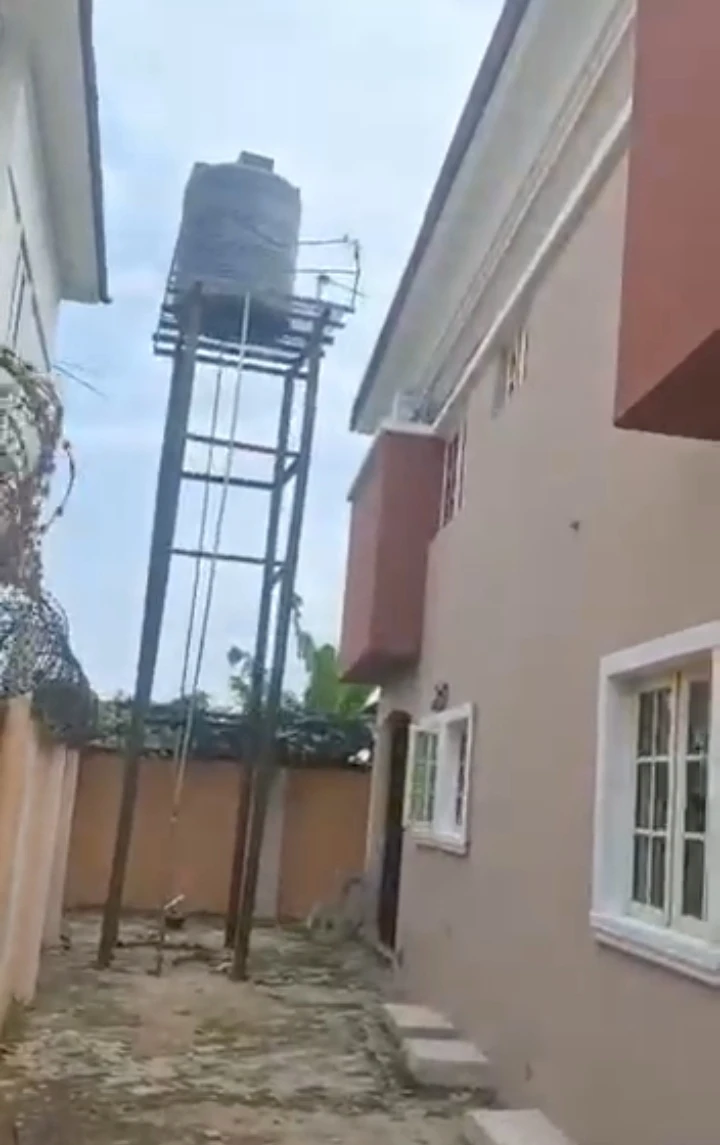 Duplex for Sale in Ugbor GRA, Edo - Image 3