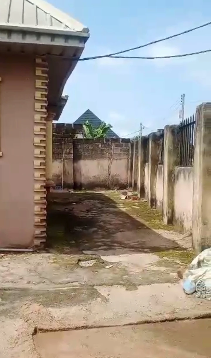 Bungalow for Sale in Ogunwenyin, Edo - Image 1