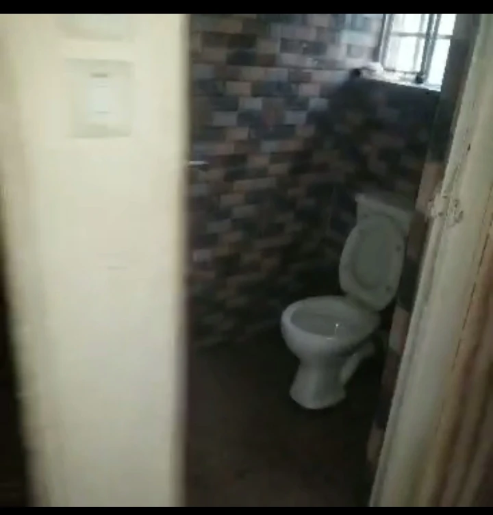 2 Bedroom Flat for Rent in Etete GRA, Edo - Image 5