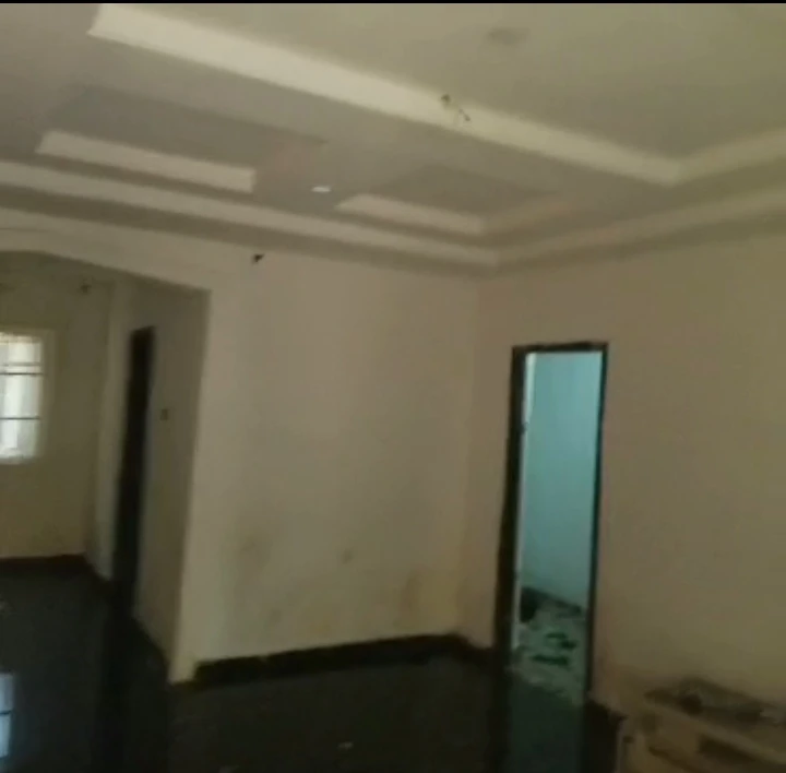 2 Bedroom Flat for Rent in Etete GRA, Edo - Image 1