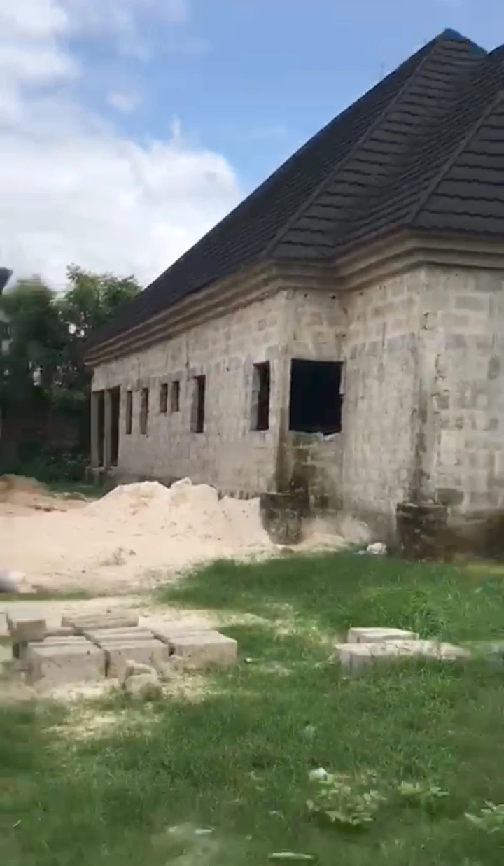 Uncompleted Building for Sale in Slaughter road ughelli, Delta - Image 1