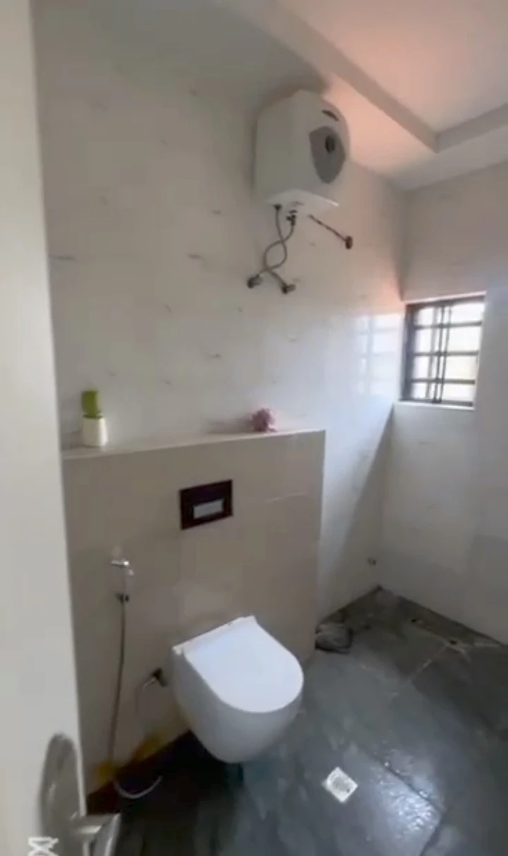 Duplex for Sale in Okhouromi, Edo - Image 2