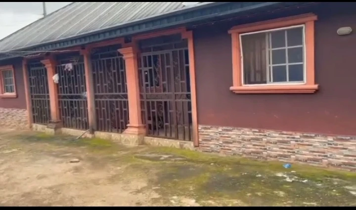 Bungalow for Sale in Eyea Auchi road, Edo - Image 2