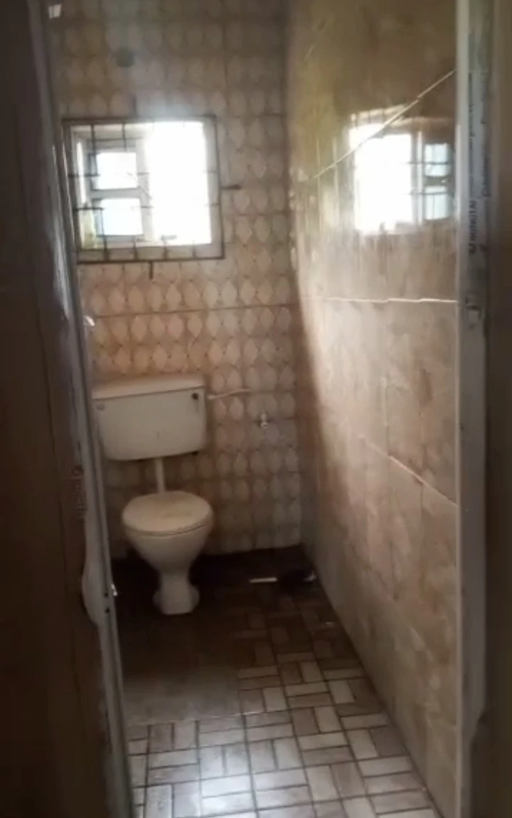 3 Bedroom Flat for Rent in Ogbomro, Delta - Image 3