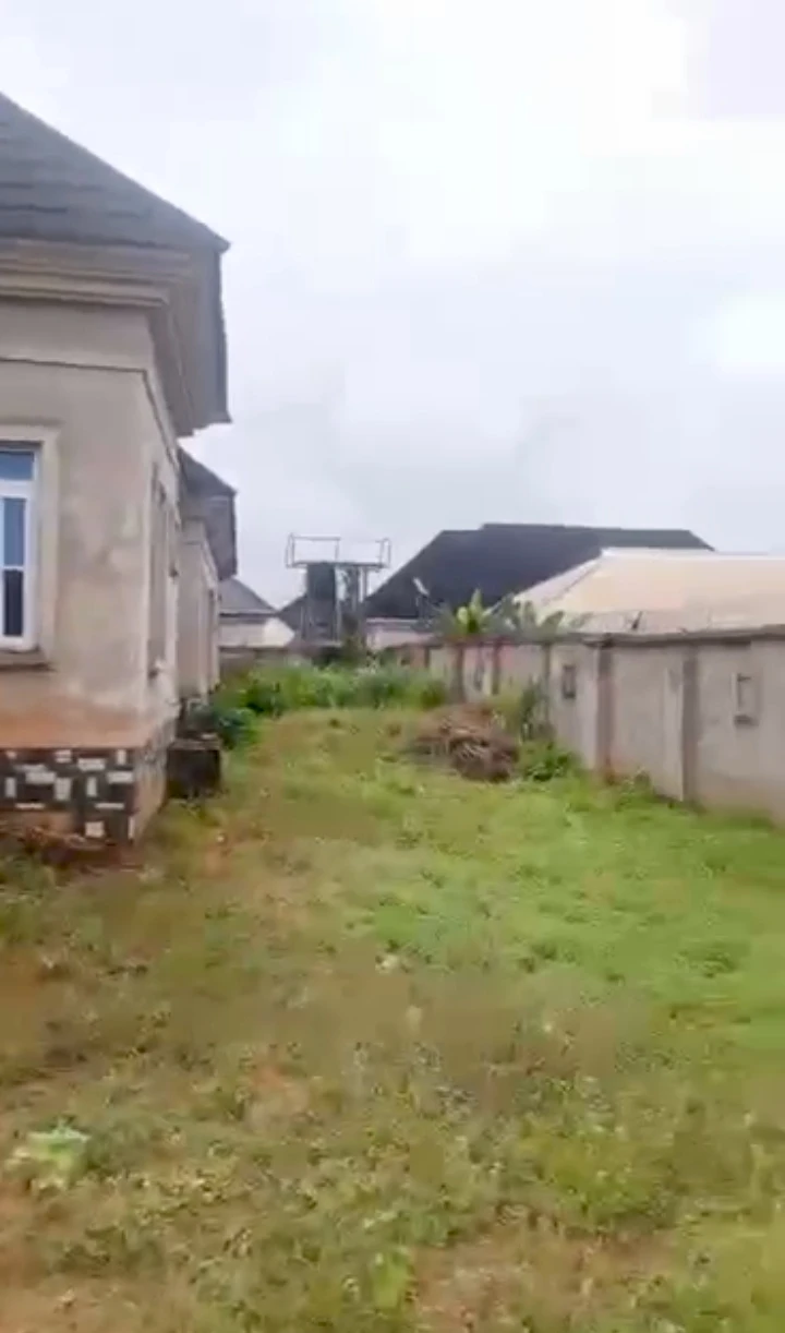 4 Bedroom Flat for Sale in Okhabere sapele road Benin city, Edo - Image 2