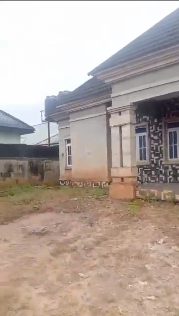 4 Bedroom Flat for Sale in Okhabere sapele road Benin city, Edo - Image 1