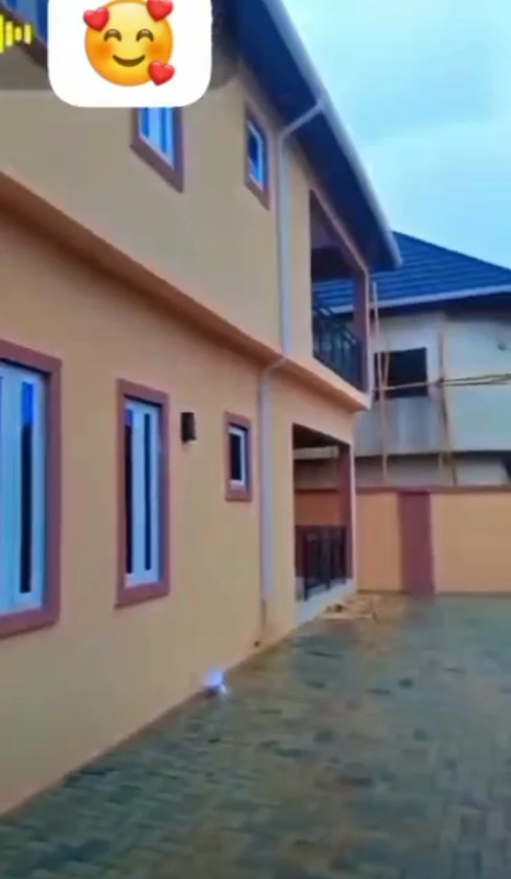 3 Bedroom Flat for Sale in Etete GRA, Edo - Image 1