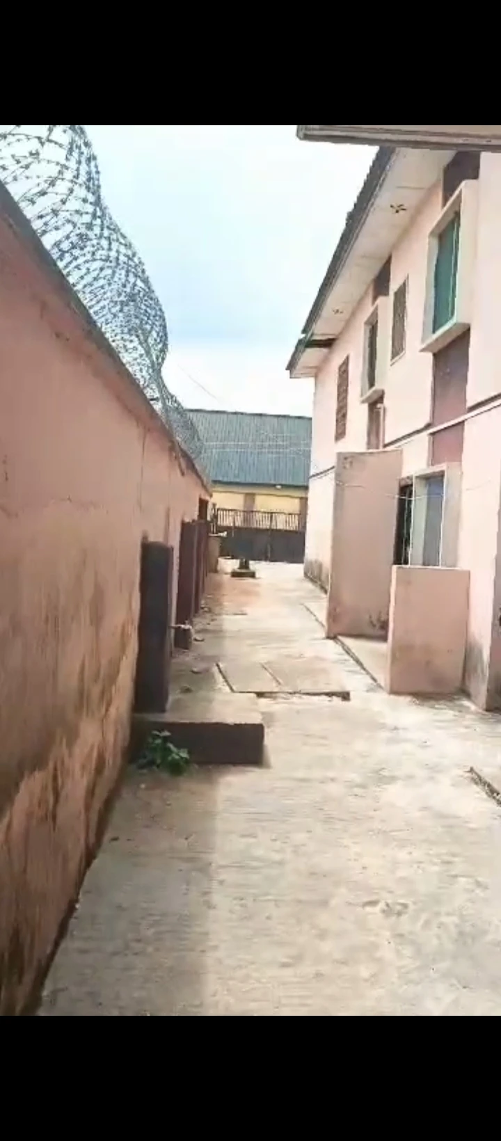 4 Bedroom Flat for Sale in Uwagboe Lagos road, Edo - Image 2