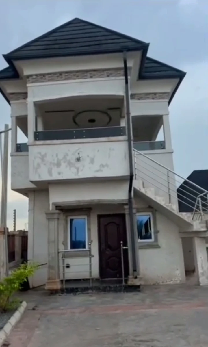 4 Bedroom Flat for Sale in Peanut, Edo - Image 1