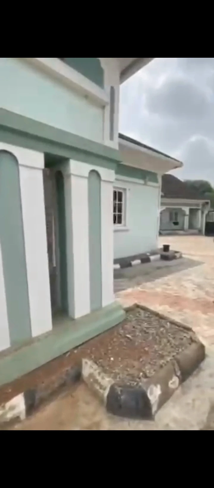 4 Bedroom Flat for Sale in Etete, Edo - Image 1