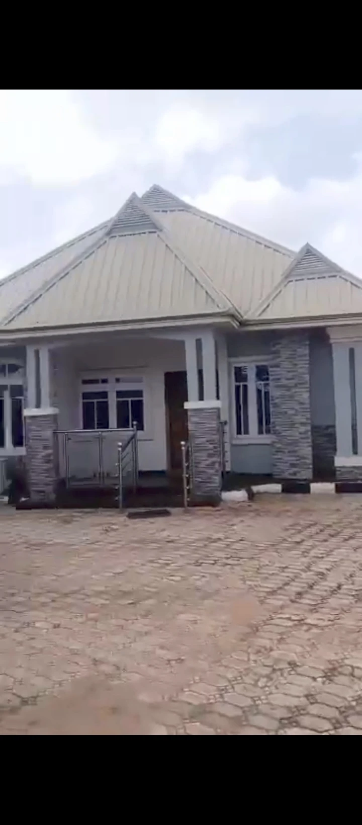 3 Bedroom Flat for Rent in Sapele road by winners, Edo - Image 1