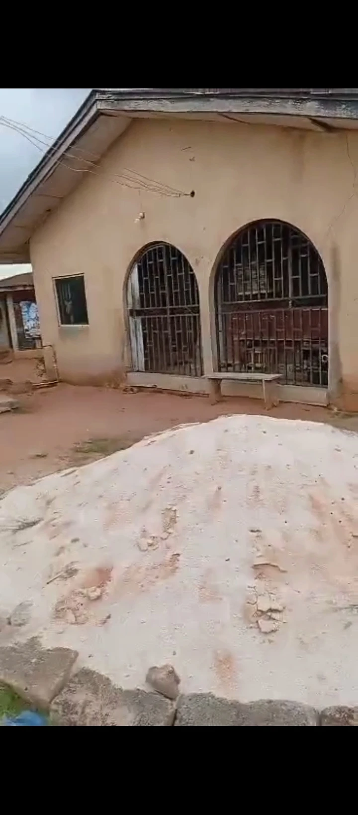 3 Bedroom Flat for Sale in Santana market sapele road, Edo - Image 1