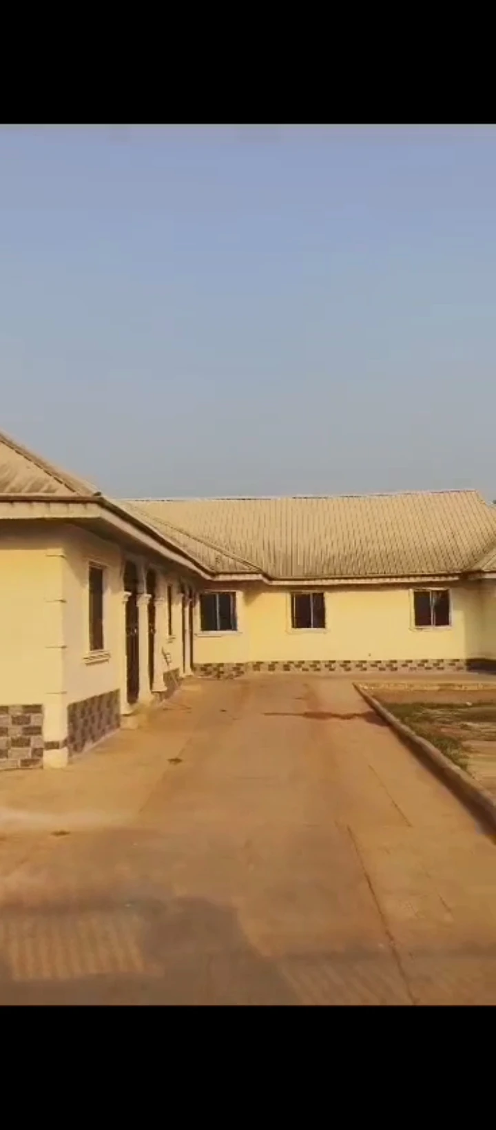 3 Bedroom Flat for Sale in Isihor Lagos ibadan express way, Edo - Image 2