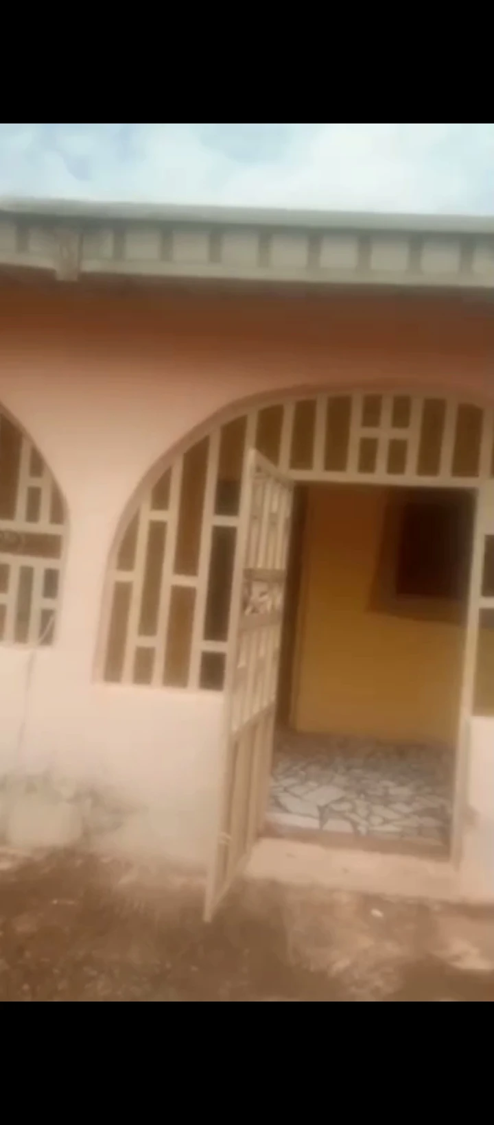 1 Bedroom Flat for Rent in Evbukhu, Edo - Image 3