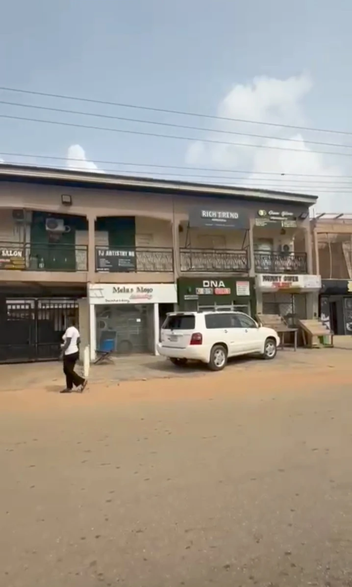 Plaza for Sale in Ugbor central, Edo - Image 3
