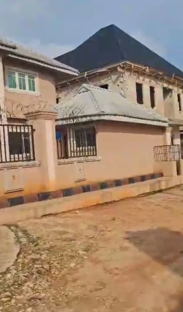 3 Bedroom Flat for Sale in off Edo Street, Off Irhirhi, Edo - Image 1