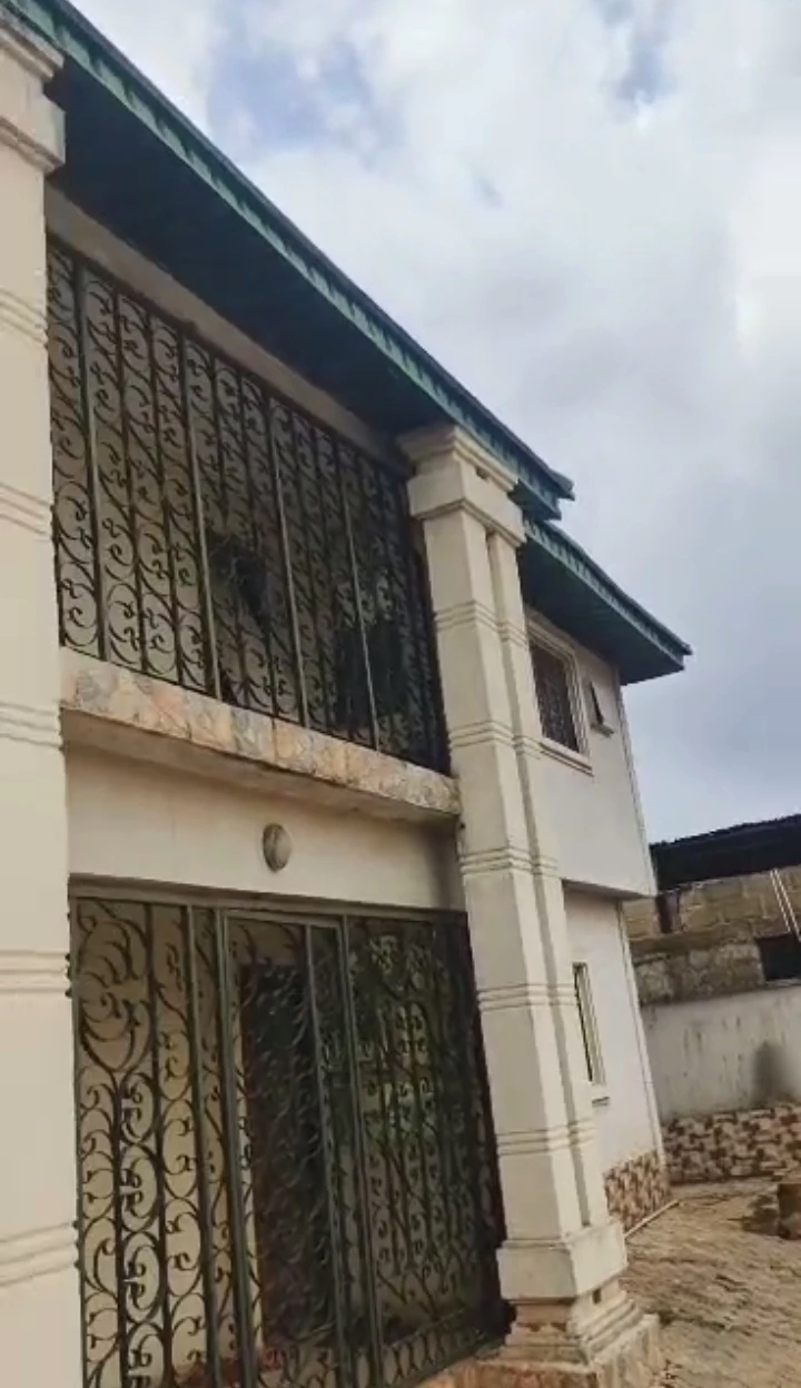 3 Bedroom Flat for Sale in Eayan Aduwawa, Edo - Image 3