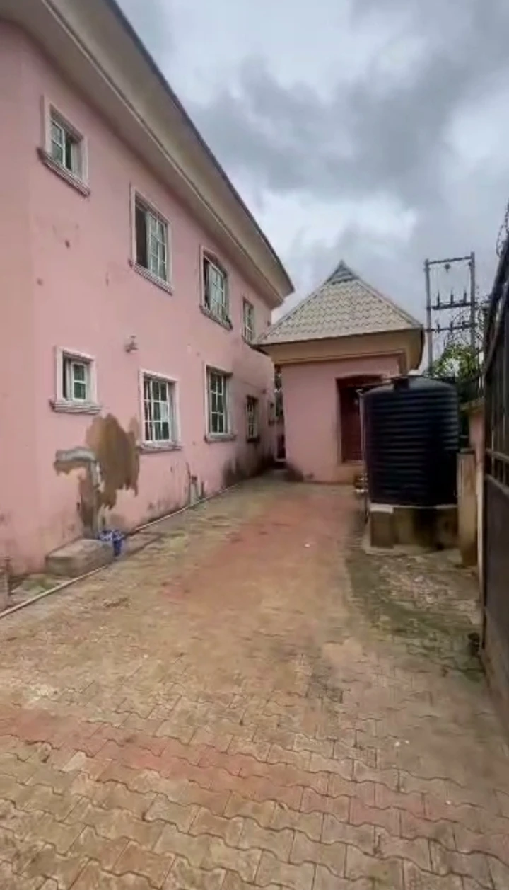 Hostel for Sale in 19th street BDPA ESTATE, opposite UNIBEN Maingate, Ugbowo, Edo - Image 1