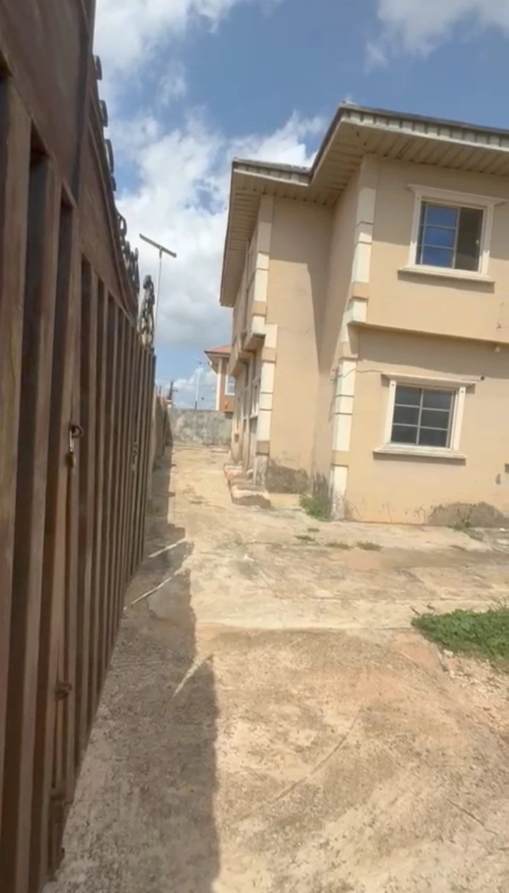 3 Bedroom Flat for Sale in Ugbor central, Edo - Image 2