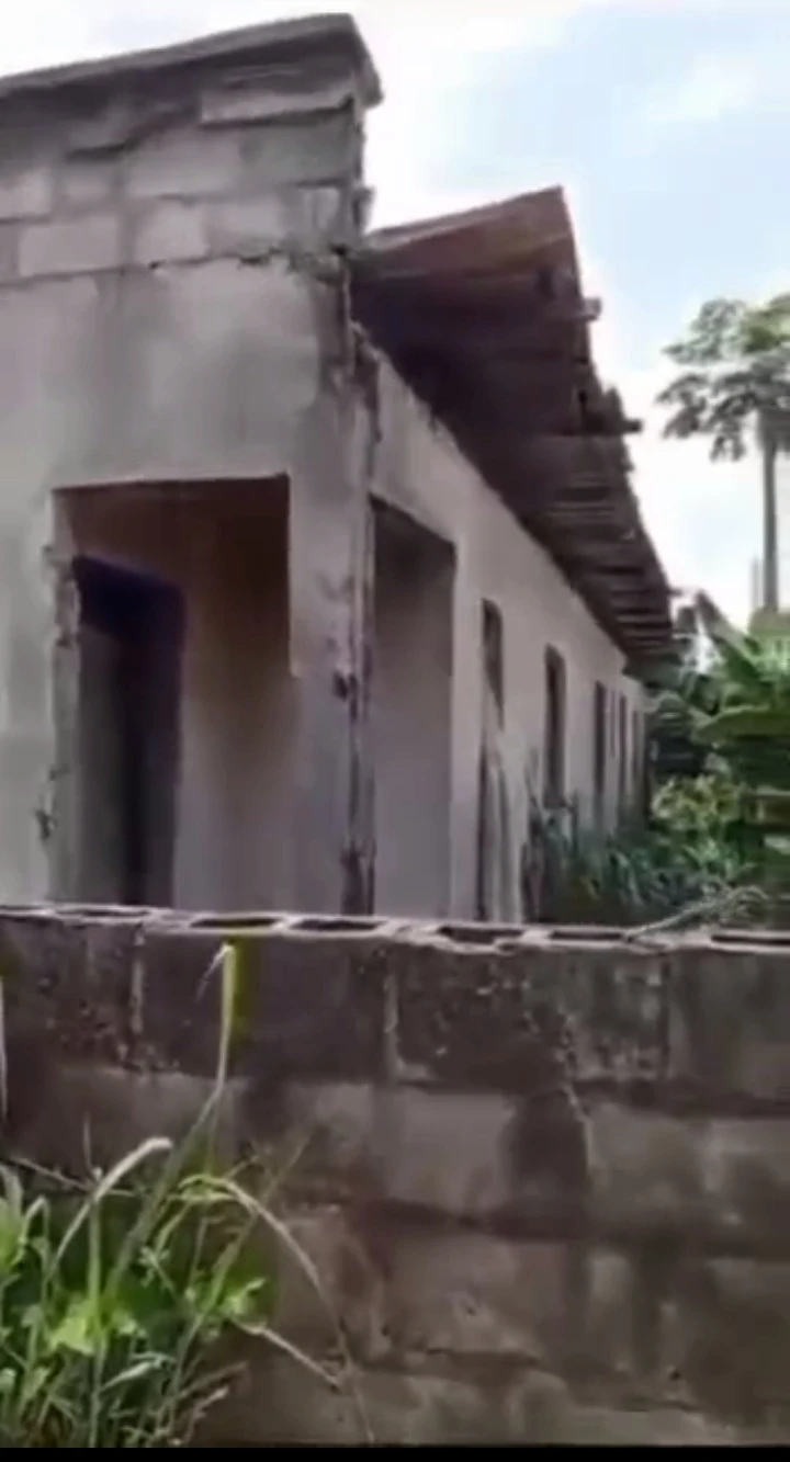 Uncompleted Building for Sale in Etete GRA, Edo - Image 1