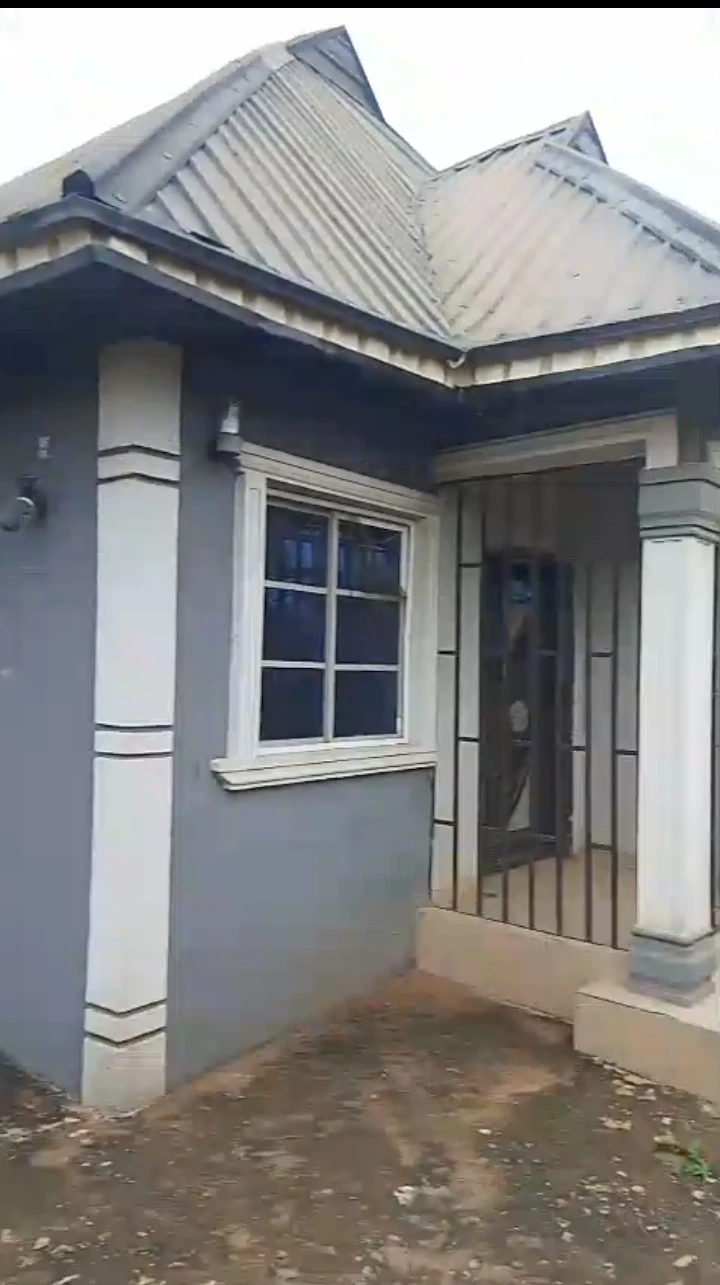Bungalow for Sale in Idokpa, Edo - Image 1