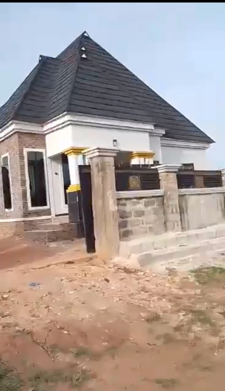 Bungalow for Sale in Obayator off obagie, Edo - Image 2
