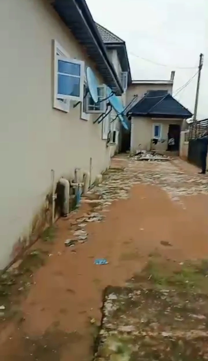 3 Bedroom Flat for Sale in WAEC RD Ogunwenyin, Edo - Image 3