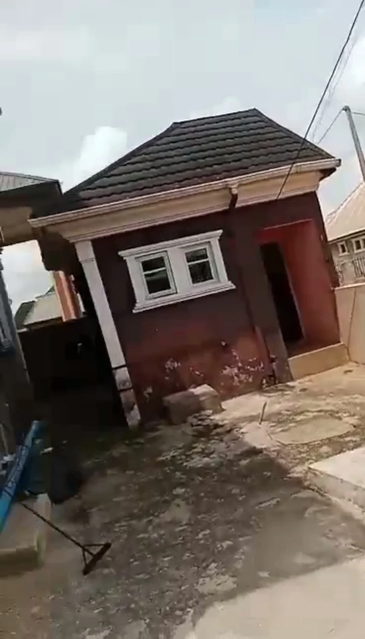 2 Bedroom Flat for Sale in Okhabere sapele road, Edo - Image 3