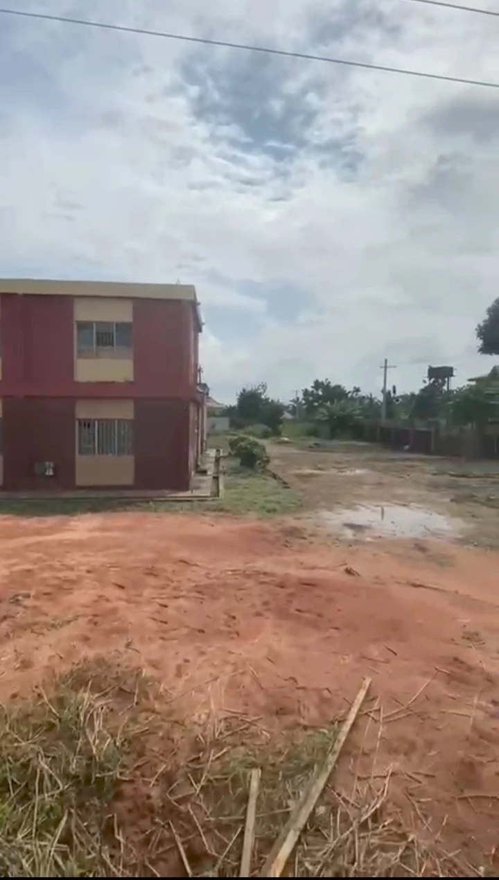 Land for Sale in land just along the benin Lagos expressway oluku ✅, Edo - Image 1